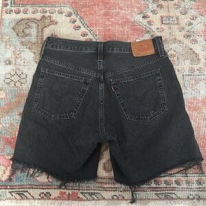 LEVIS | 501 Black Jean Mid Thigh Short Size W28